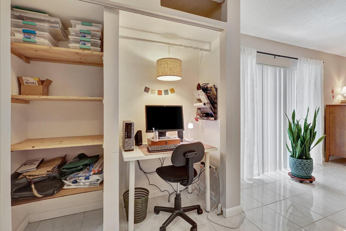 SHERWOOD LAKES - Residential