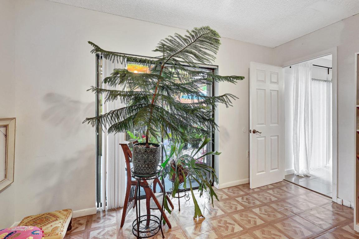 SHERWOOD LAKES - Residential