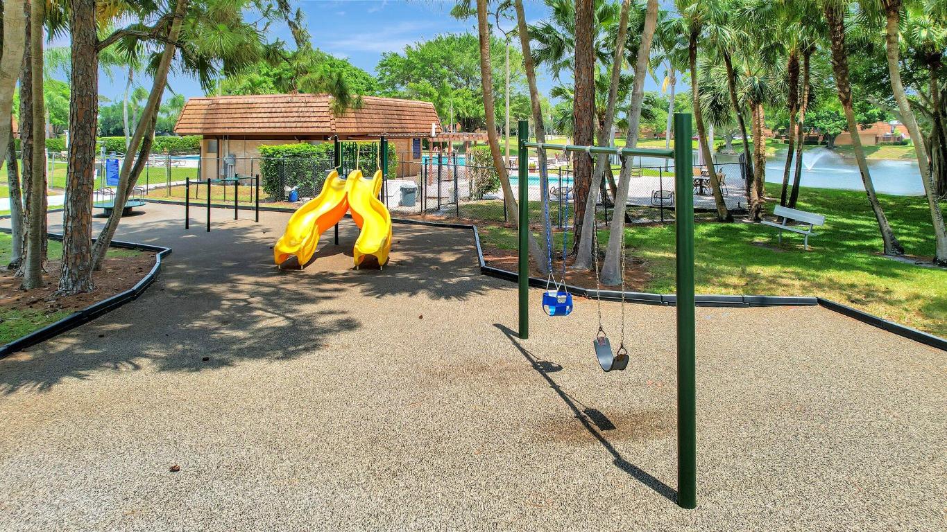 SHERWOOD LAKES - Residential