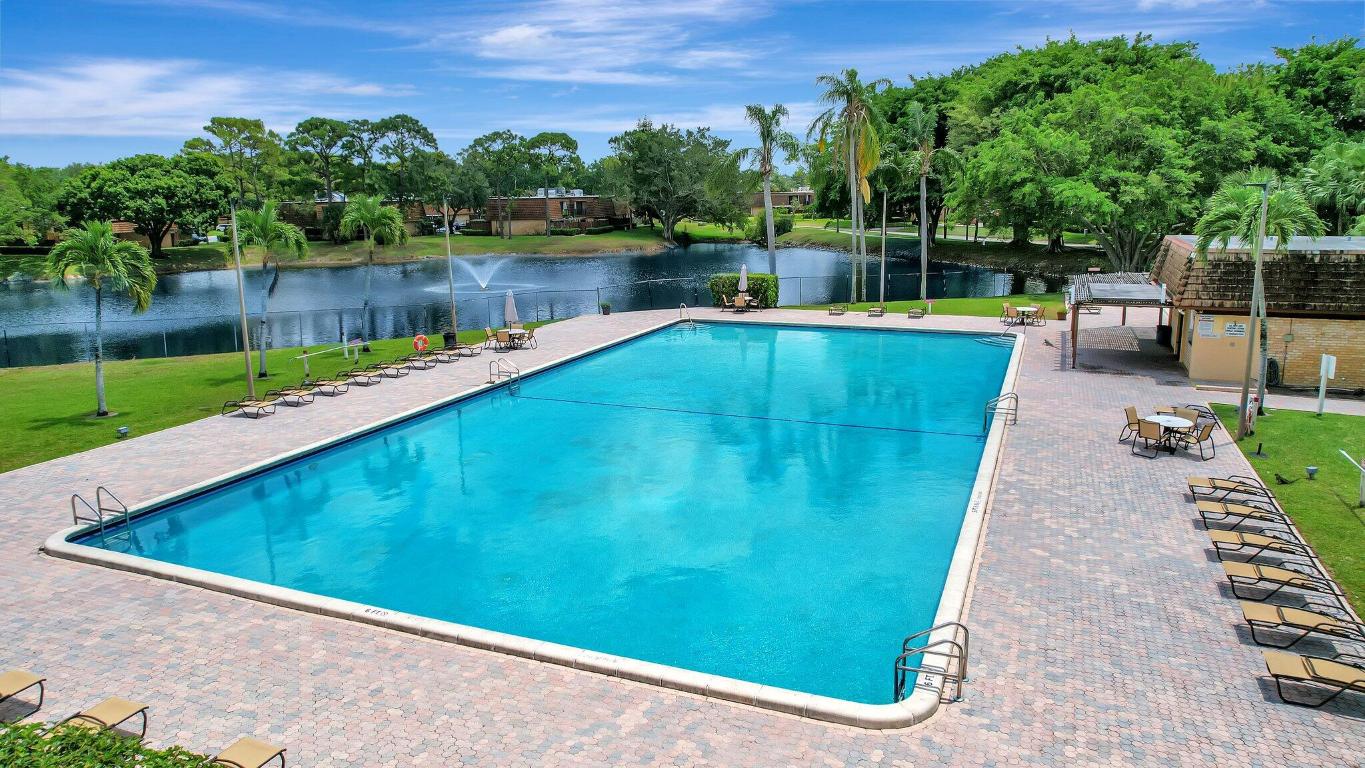 SHERWOOD LAKES - Residential