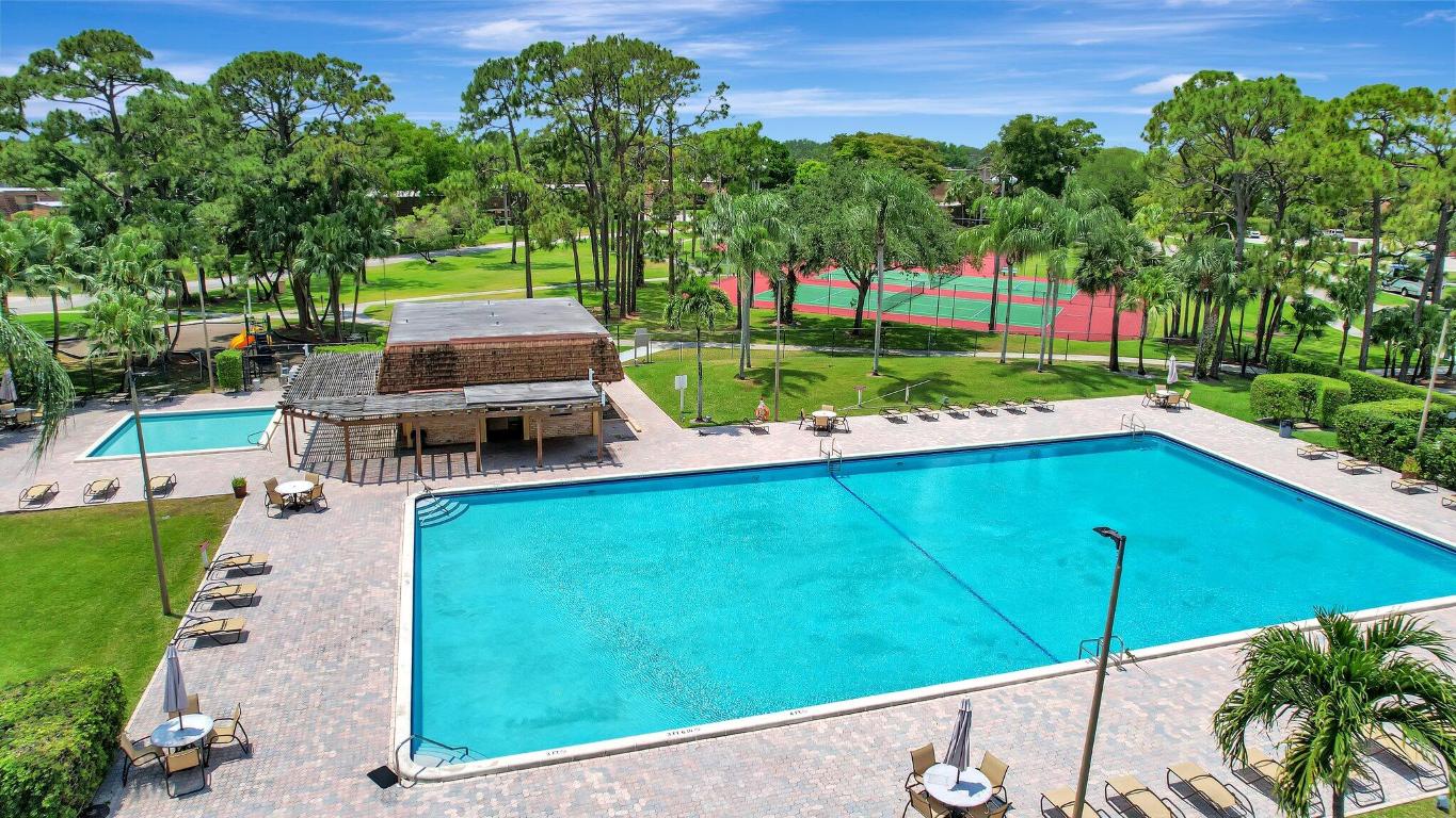 SHERWOOD LAKES - Residential