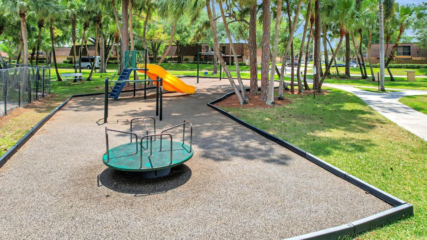 SHERWOOD LAKES - Residential