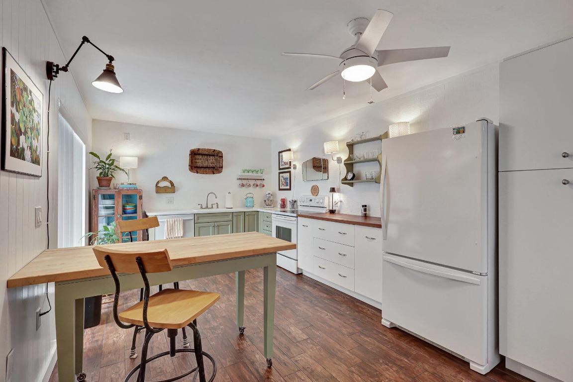 SHERWOOD LAKES - Residential