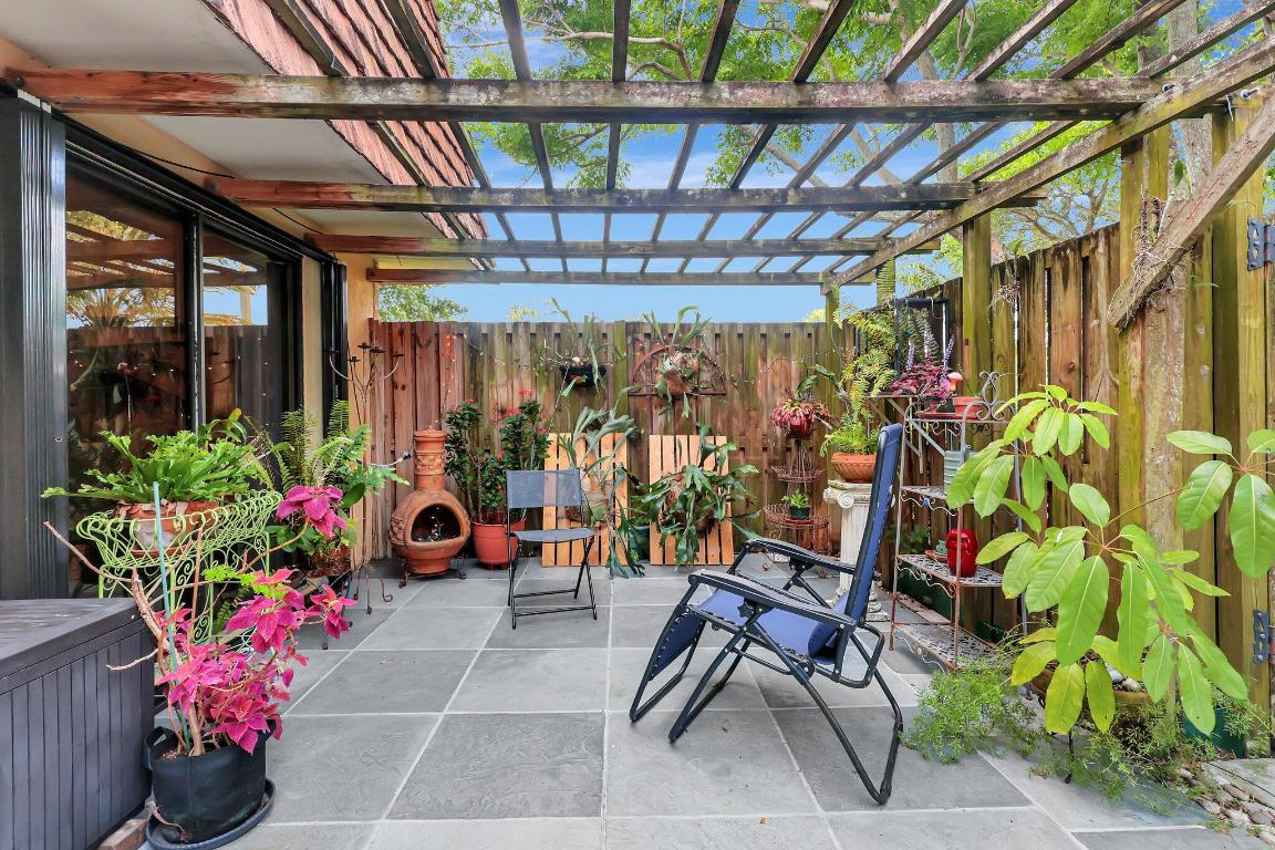 SHERWOOD LAKES - Residential