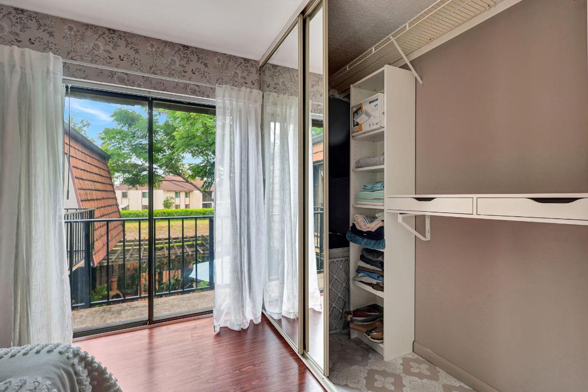 SHERWOOD LAKES - Residential