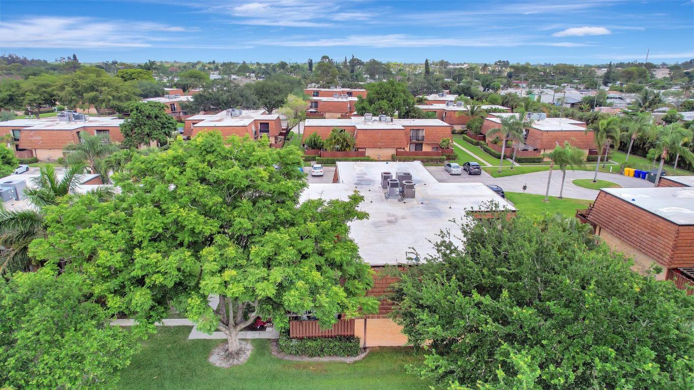 SHERWOOD LAKES - Residential