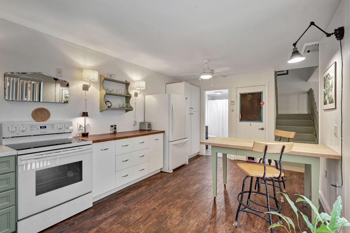 SHERWOOD LAKES - Residential