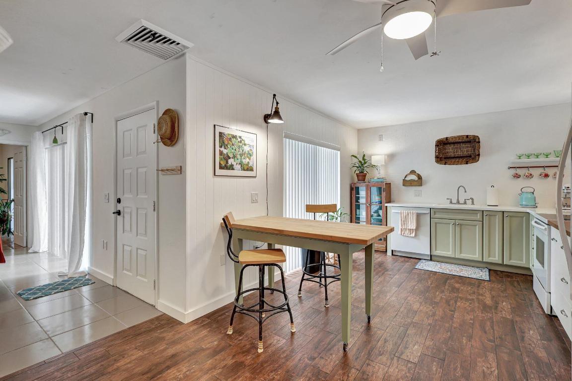 SHERWOOD LAKES - Residential