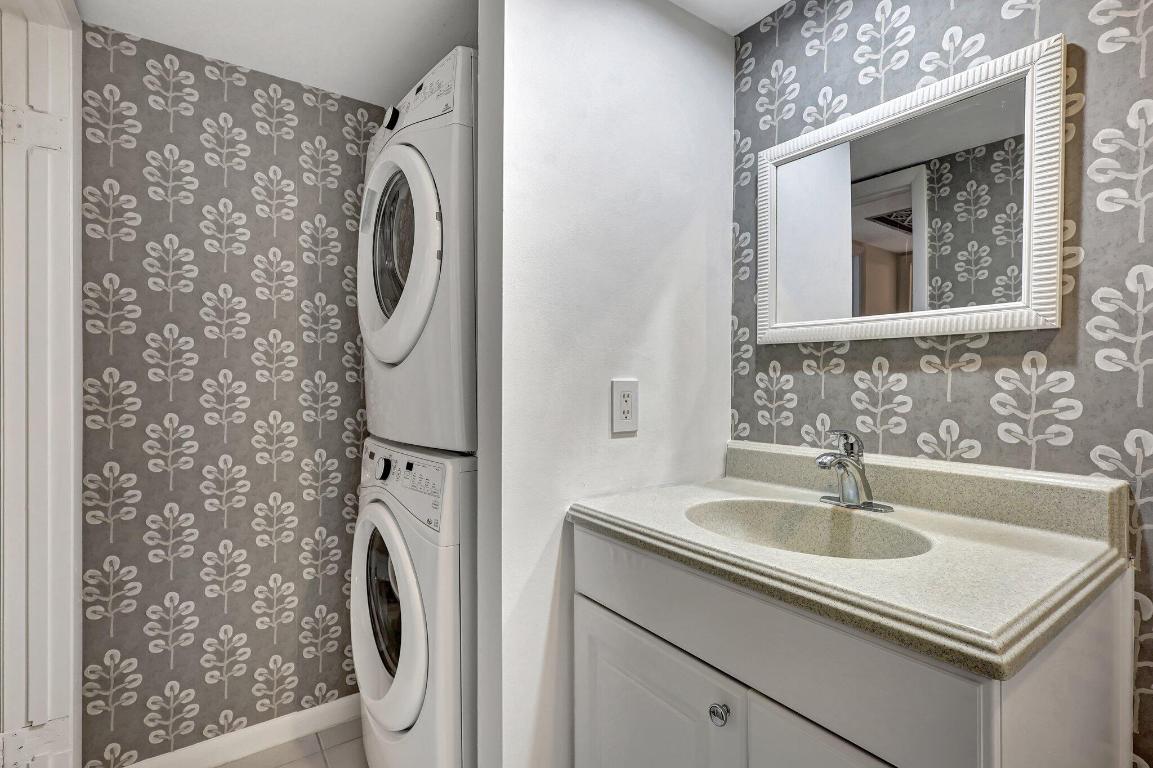 SHERWOOD LAKES - Residential