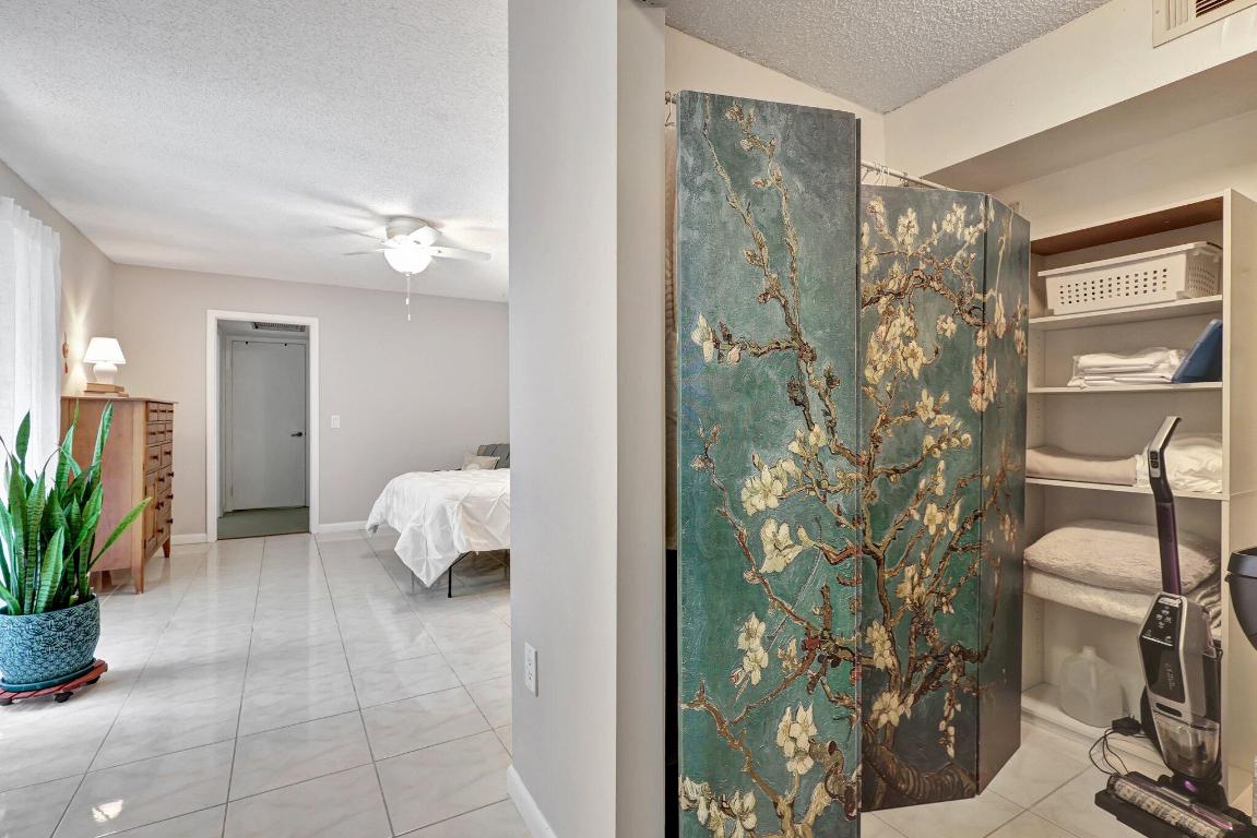 SHERWOOD LAKES - Residential