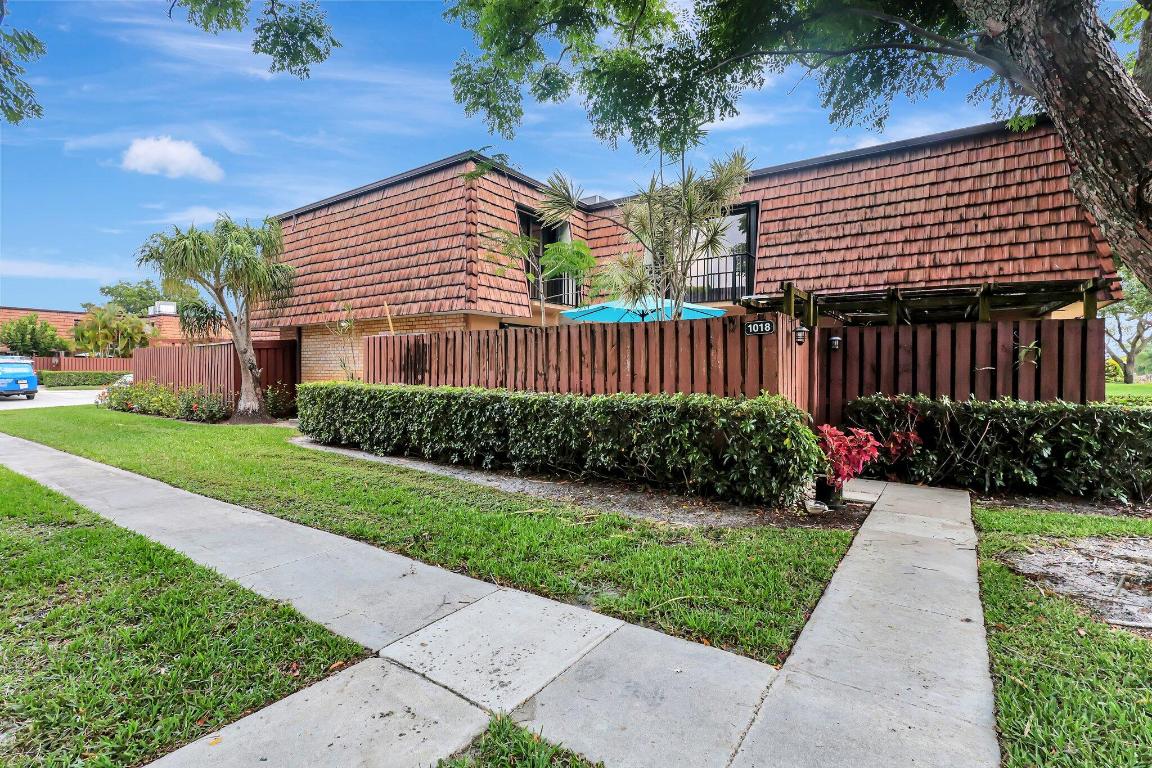 SHERWOOD LAKES - Residential