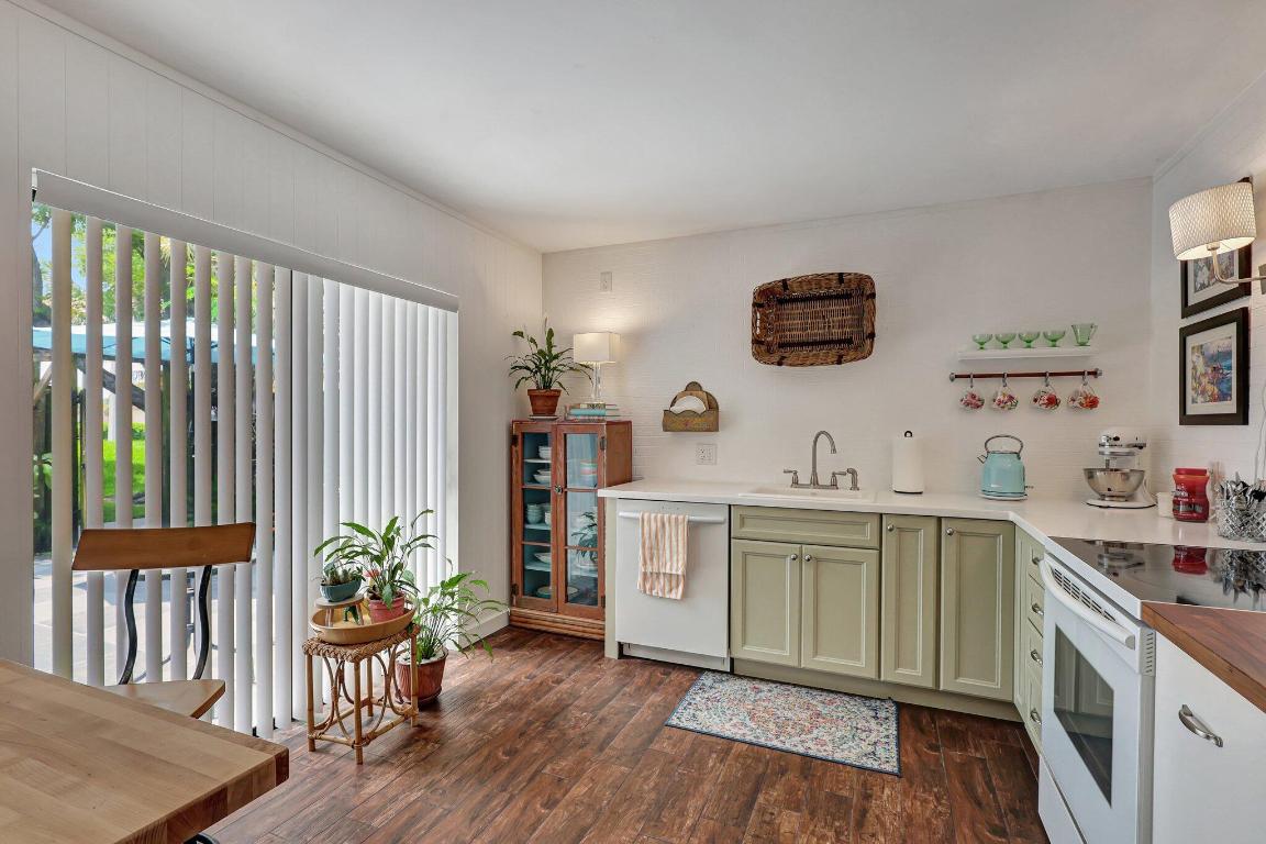 SHERWOOD LAKES - Residential