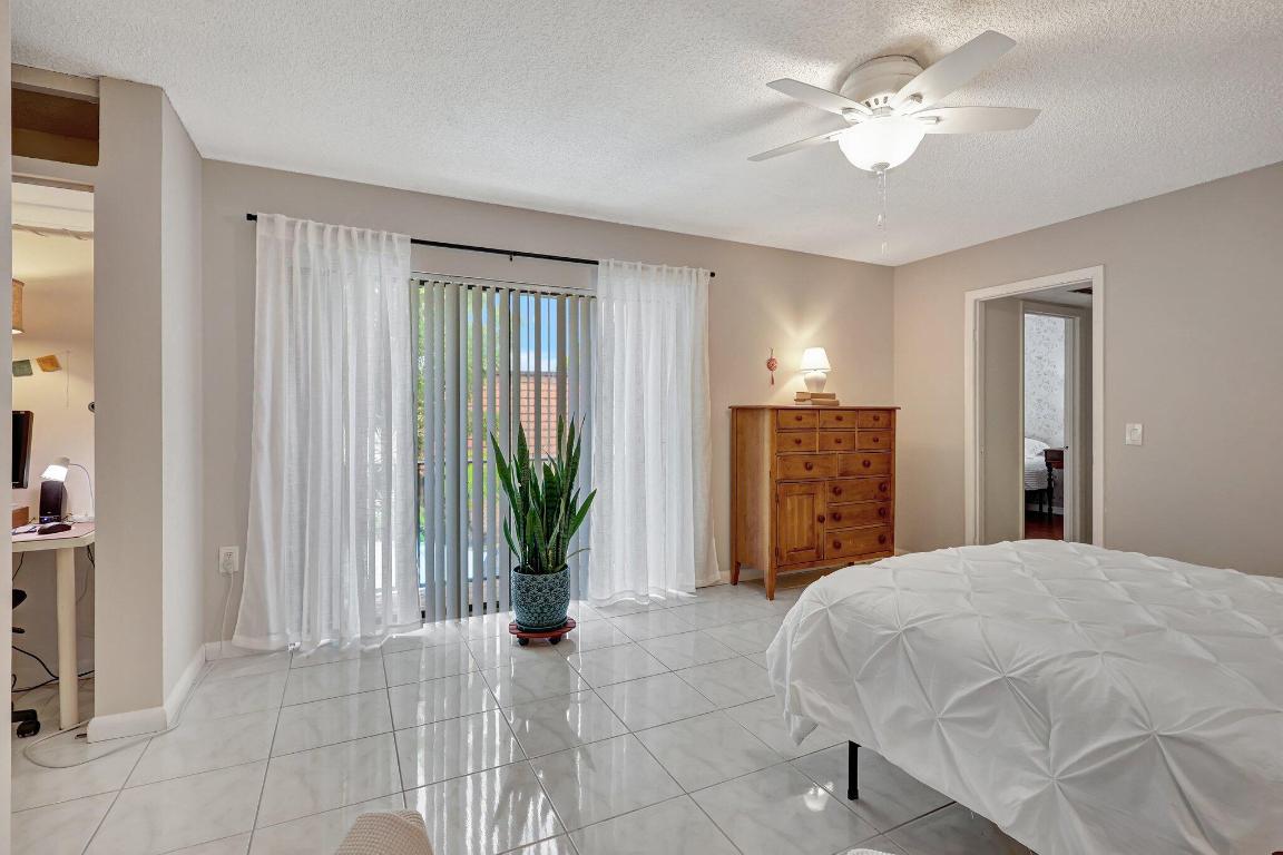 SHERWOOD LAKES - Residential