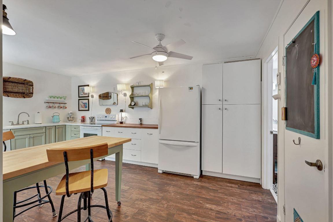 SHERWOOD LAKES - Residential