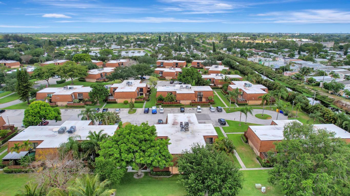 SHERWOOD LAKES - Residential