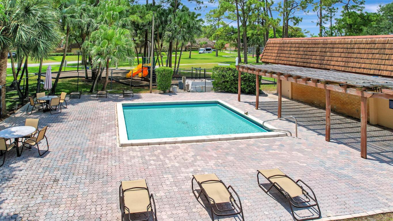 SHERWOOD LAKES - Residential