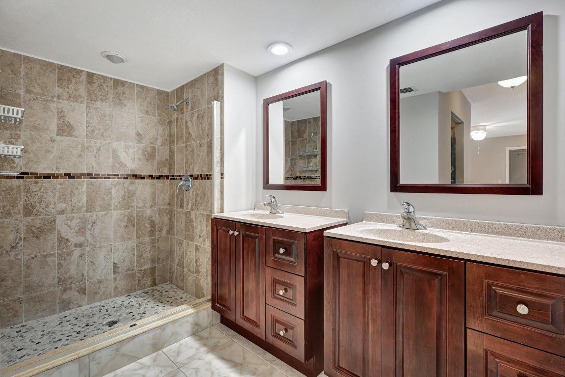 SHERWOOD LAKES - Residential