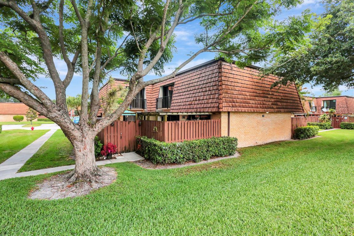 SHERWOOD LAKES - Residential