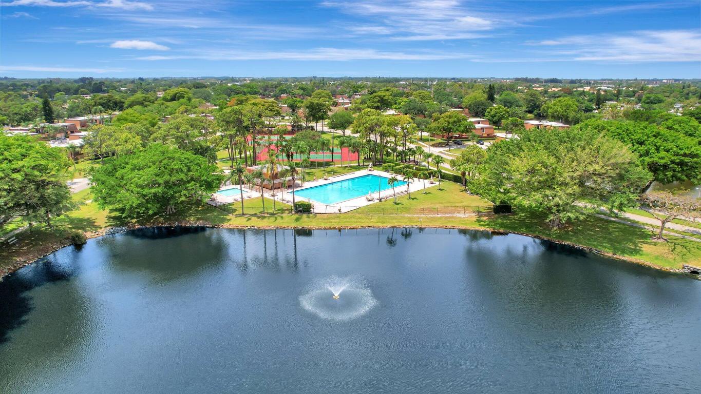 SHERWOOD LAKES - Residential