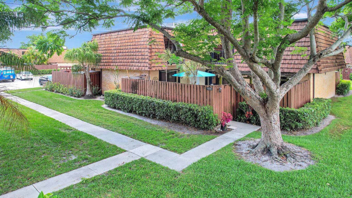 SHERWOOD LAKES - Residential