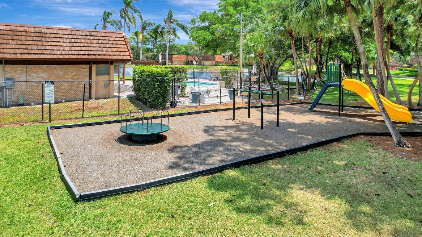 SHERWOOD LAKES - Residential