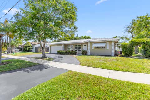 Tiny photo for 1424 SE 12th Avenue, Deerfield Beach, FL 33441 (MLS # B26026004)