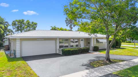 Photo of 1424 SE 12th Avenue, Deerfield Beach, FL 33441 (MLS # B26026004)