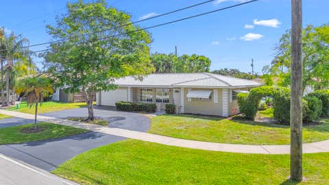 Tiny photo for 1424 SE 12th Avenue, Deerfield Beach, FL 33441 (MLS # B26026004)