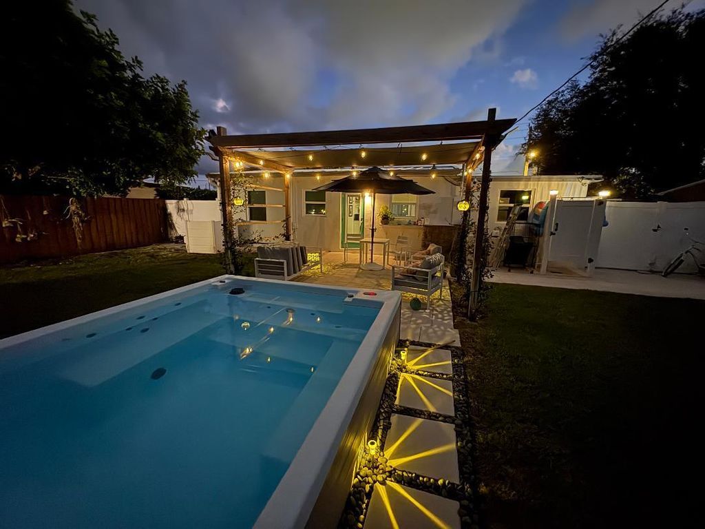 Photo of 127 SW 10th Ave, Boynton Beach, FL 33435 (MLS # B26000554)