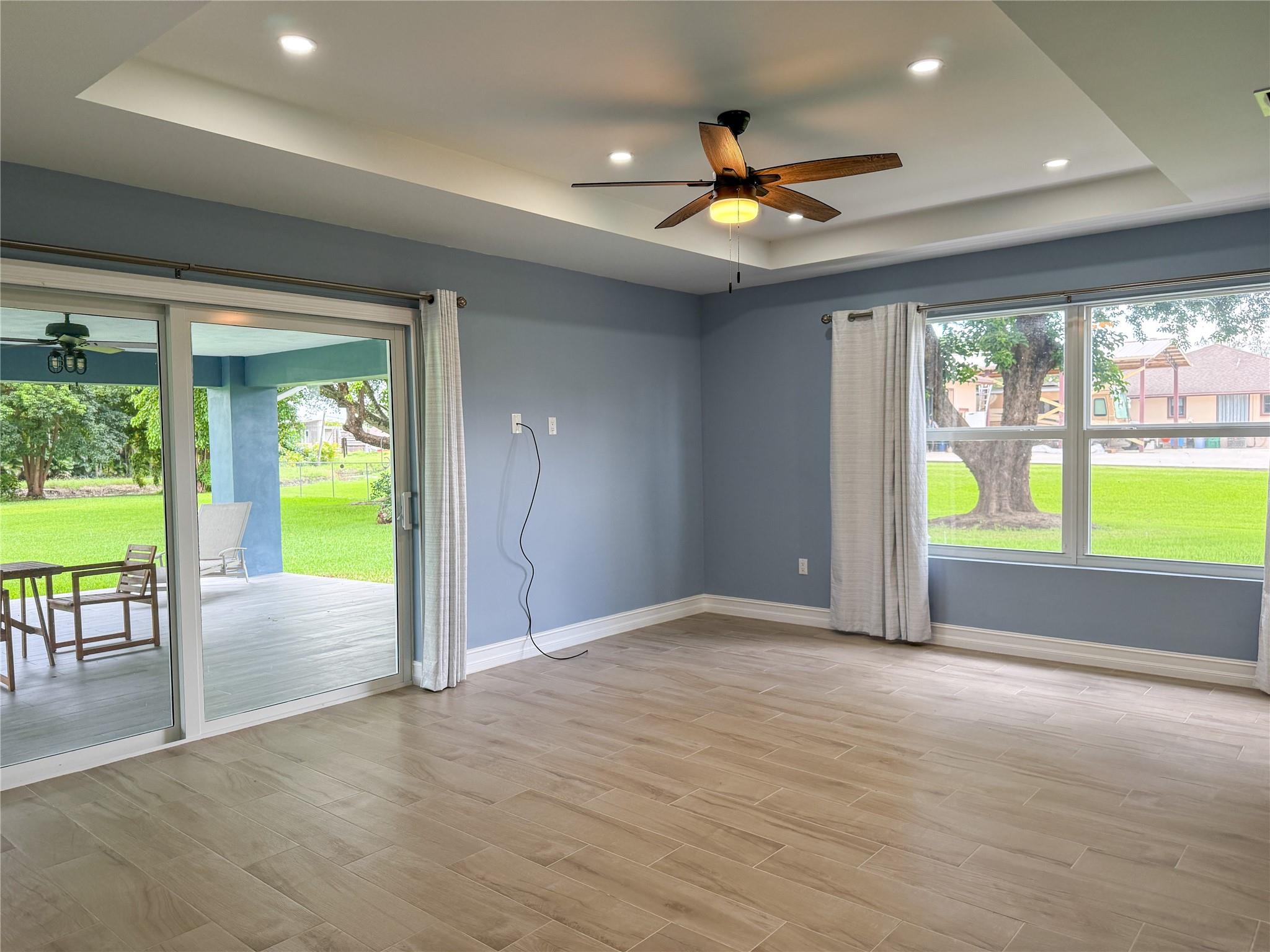 ROLLING OAKS ESTATES - Residential Lease