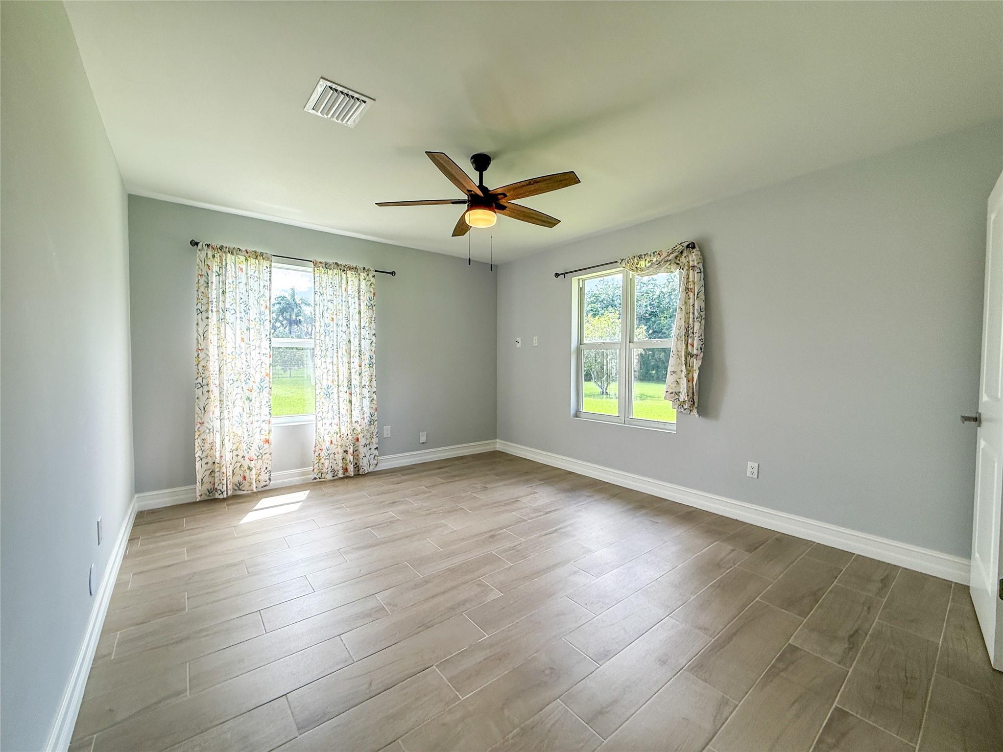 ROLLING OAKS ESTATES - Residential Lease