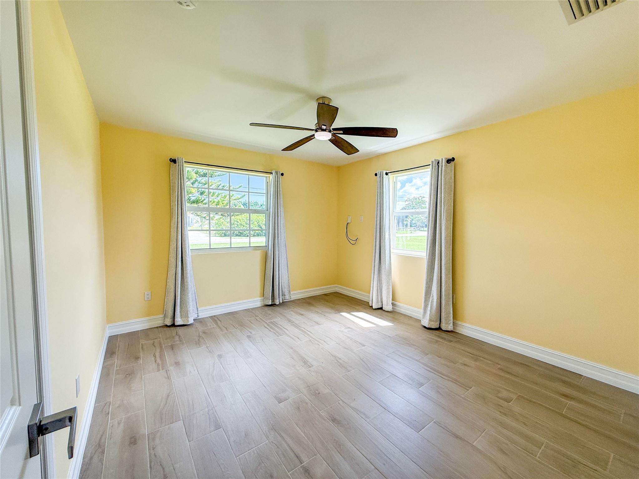 ROLLING OAKS ESTATES - Residential Lease