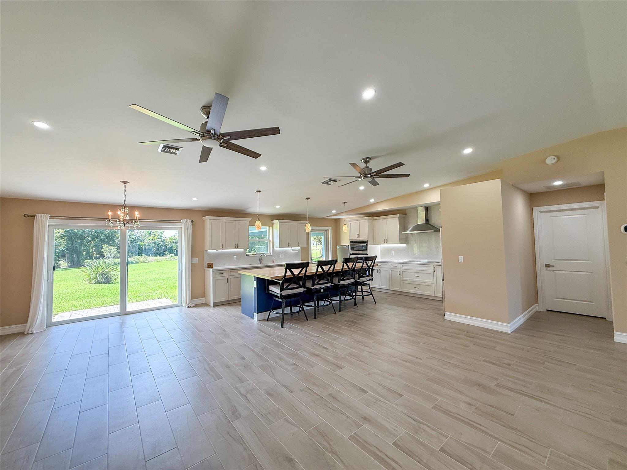 ROLLING OAKS ESTATES - Residential Lease
