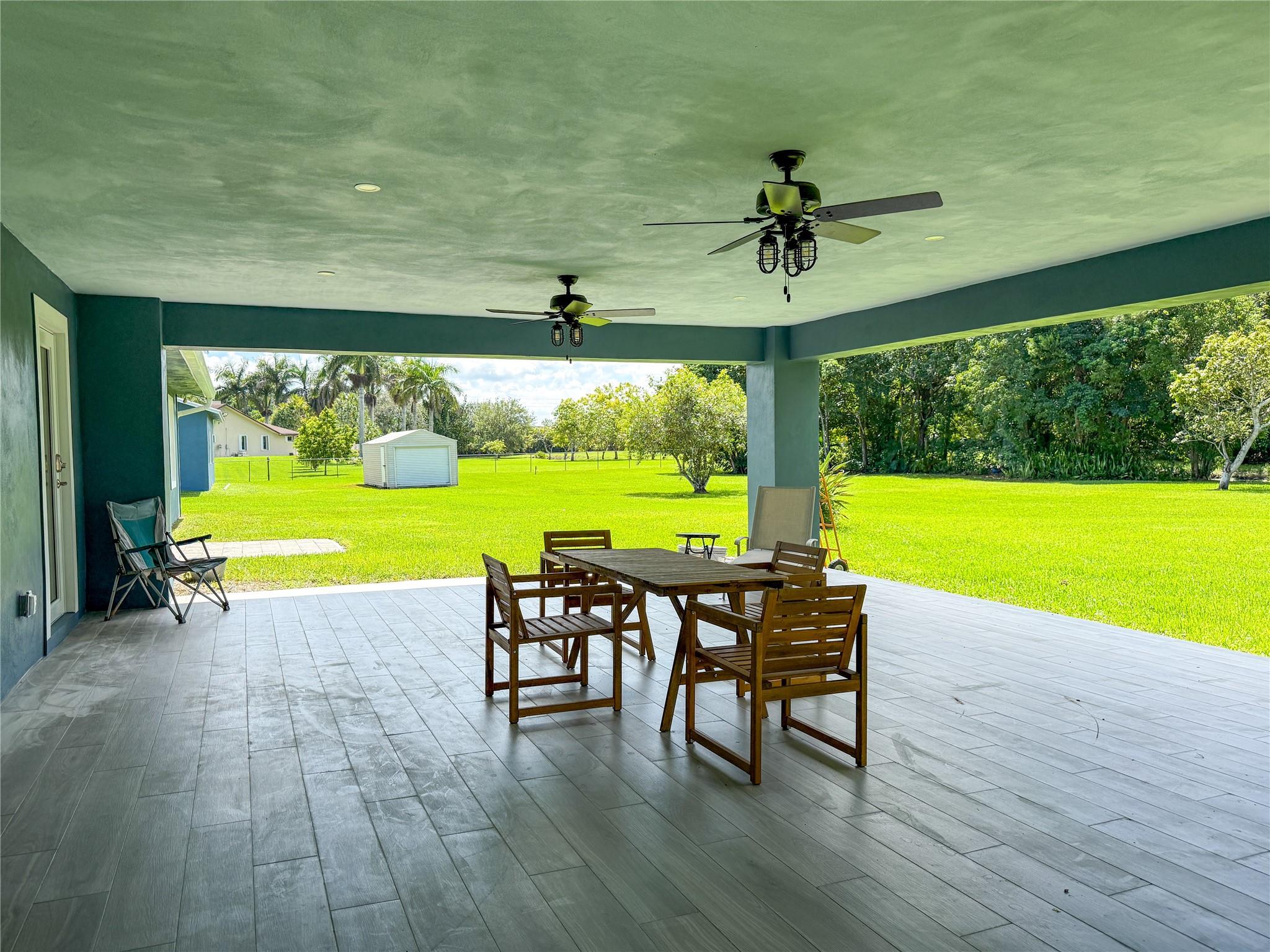 ROLLING OAKS ESTATES - Residential Lease