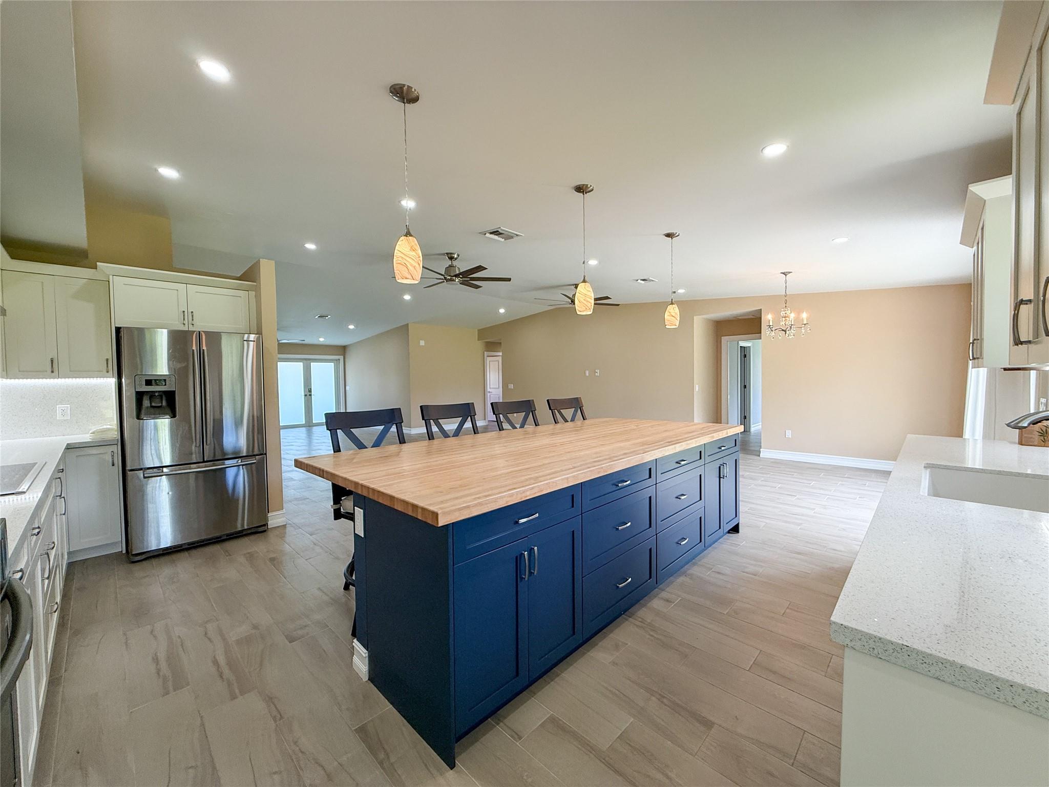 ROLLING OAKS ESTATES - Residential Lease