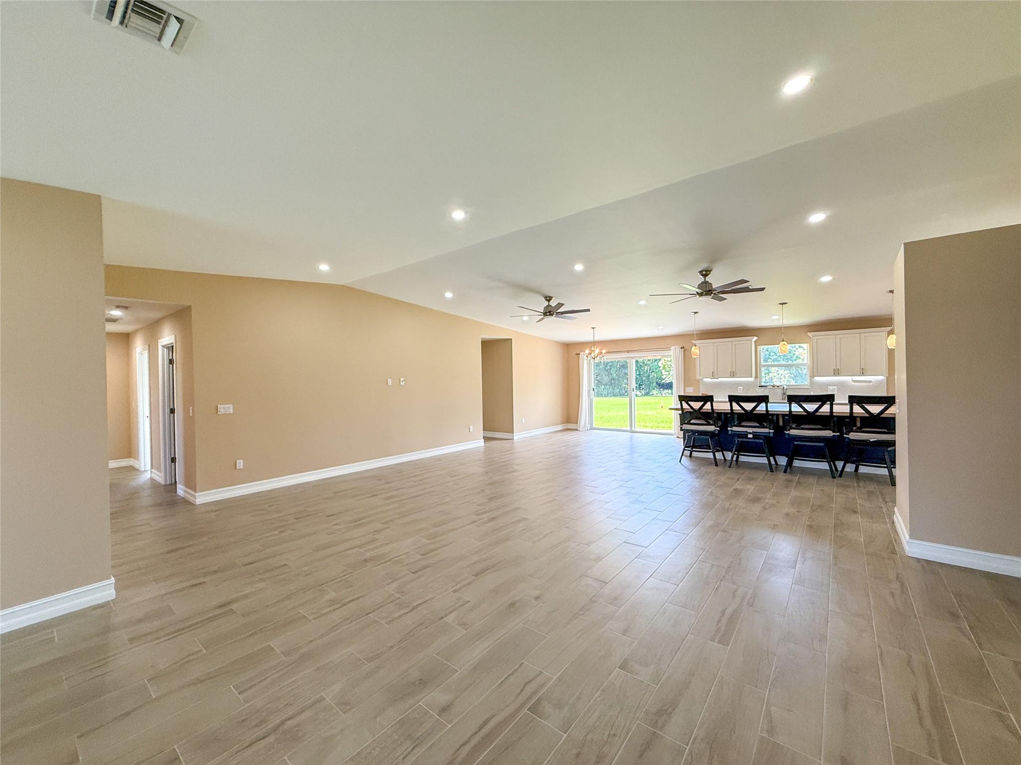 ROLLING OAKS ESTATES - Residential Lease