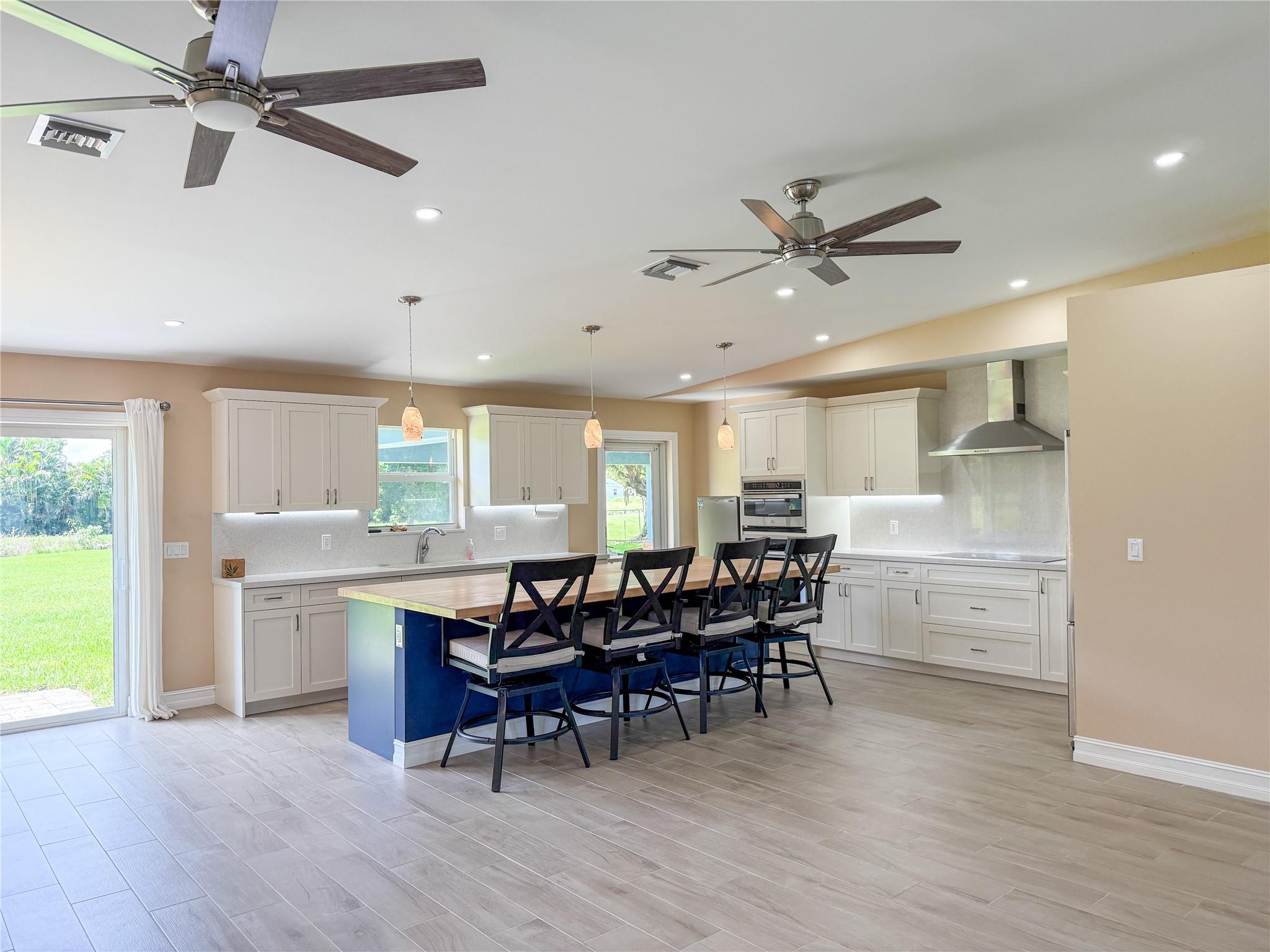 ROLLING OAKS ESTATES - Residential Lease