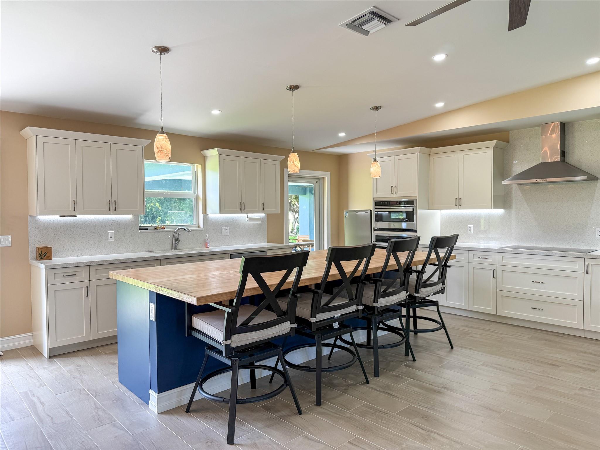 ROLLING OAKS ESTATES - Residential Lease