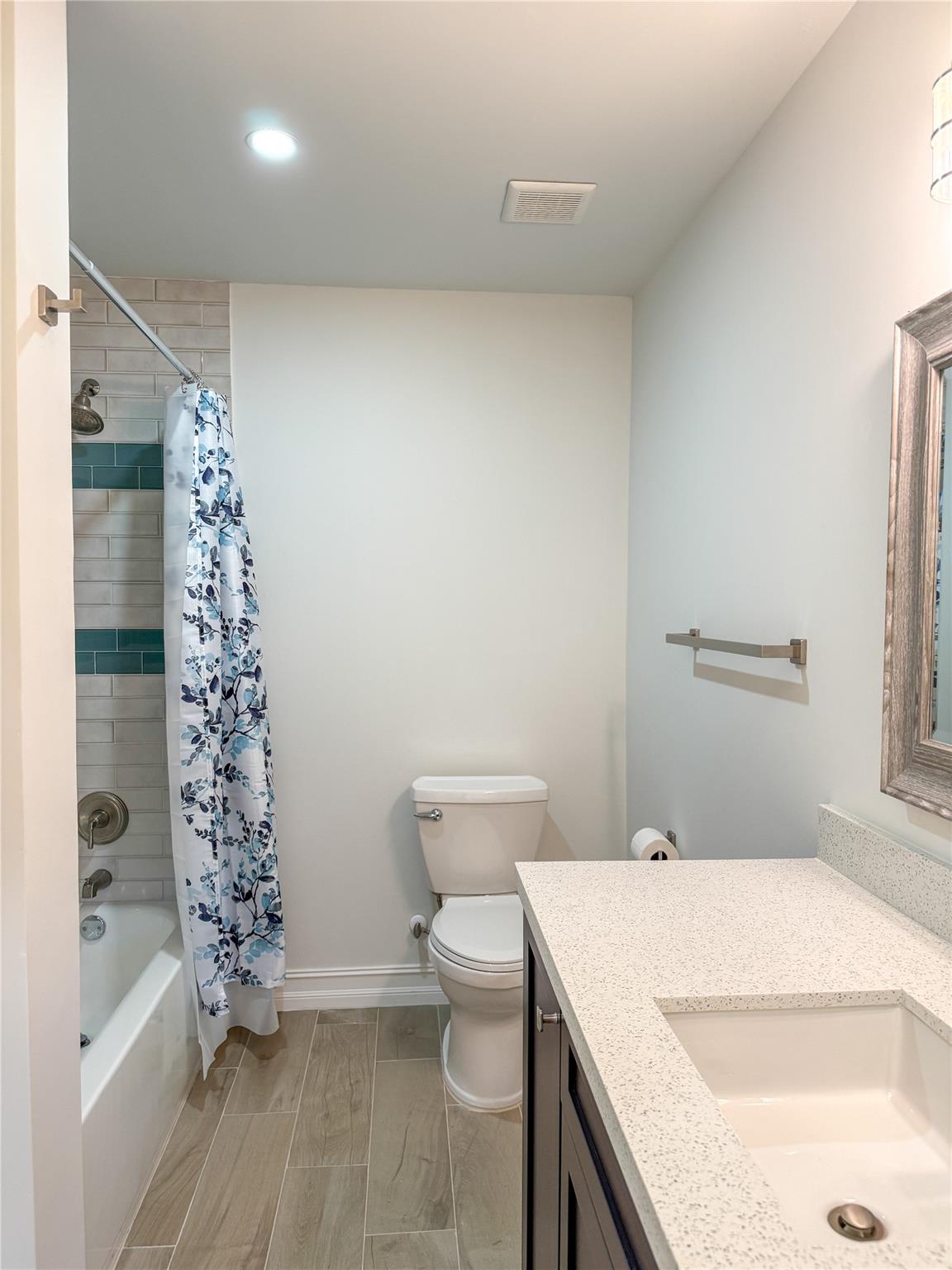 ROLLING OAKS ESTATES - Residential Lease