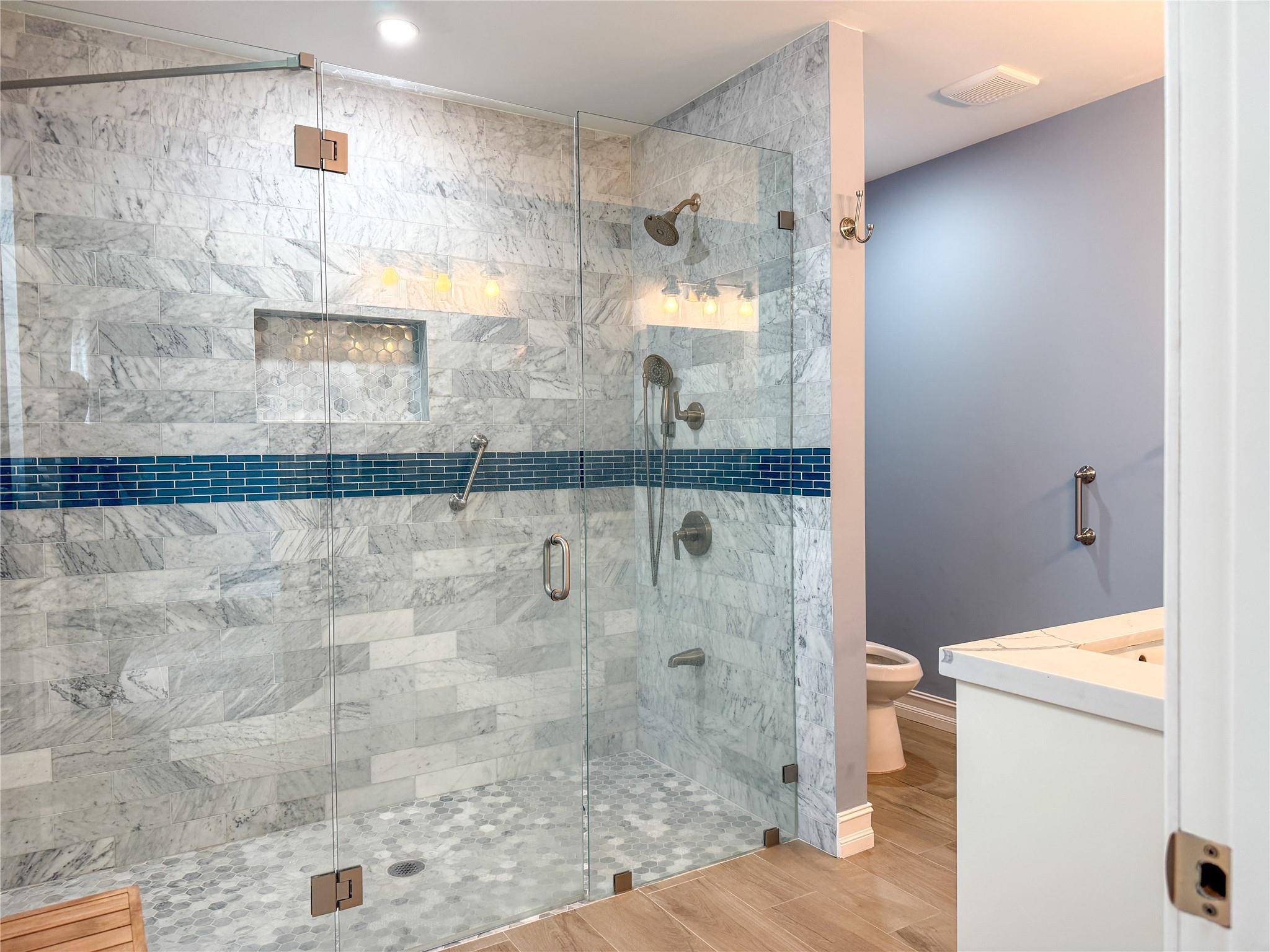 ROLLING OAKS ESTATES - Residential Lease