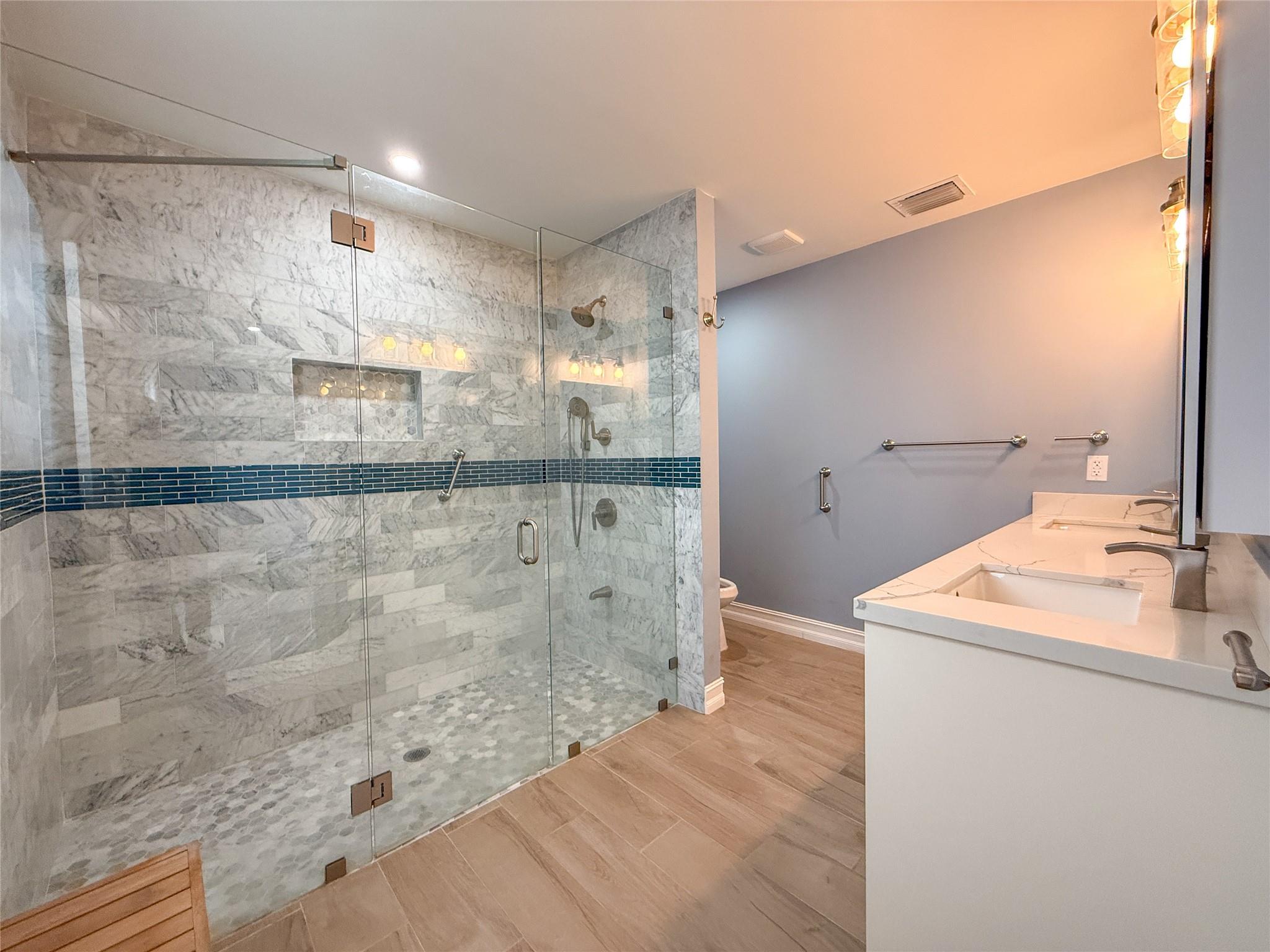 ROLLING OAKS ESTATES - Residential Lease