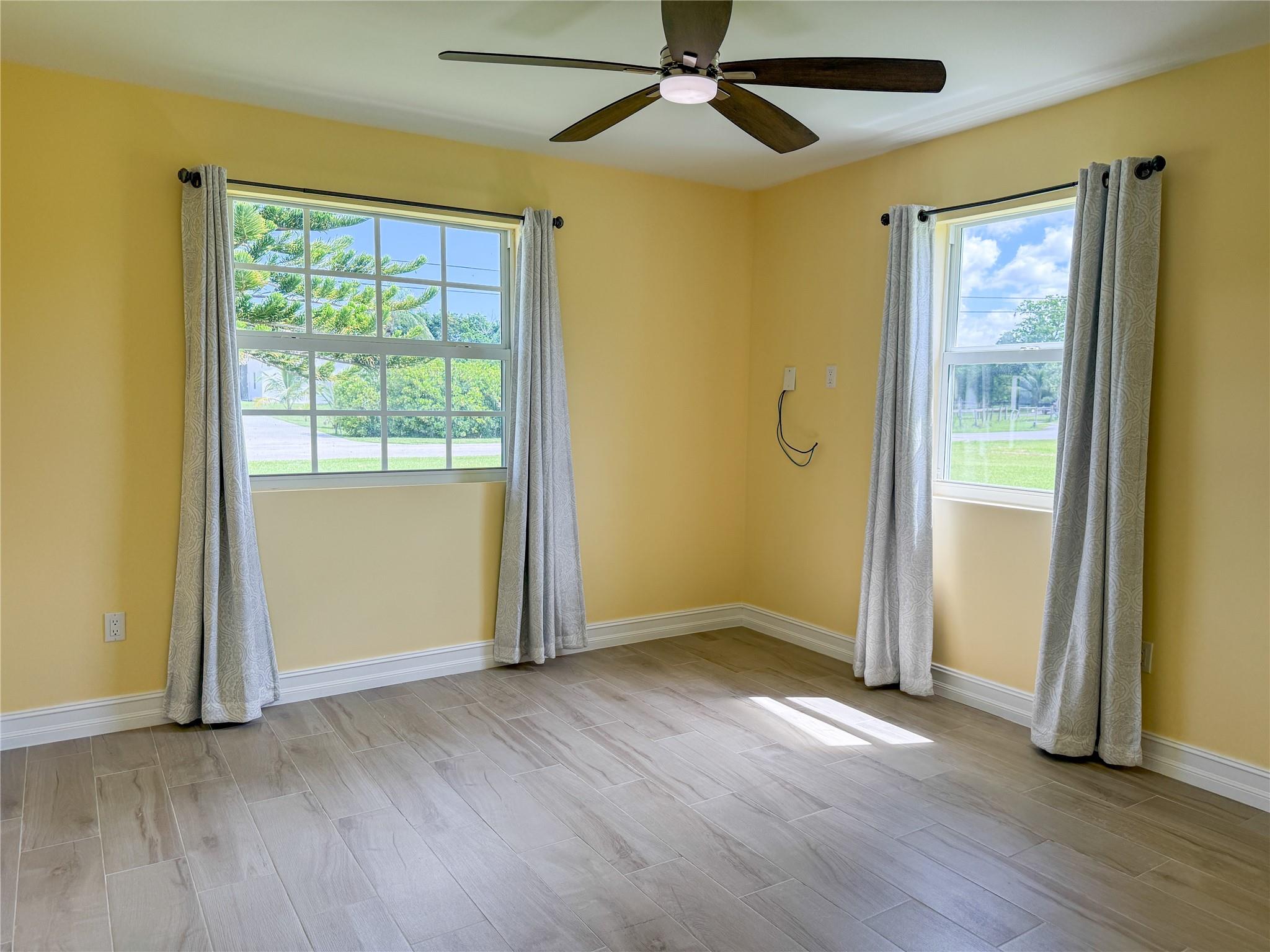 ROLLING OAKS ESTATES - Residential Lease