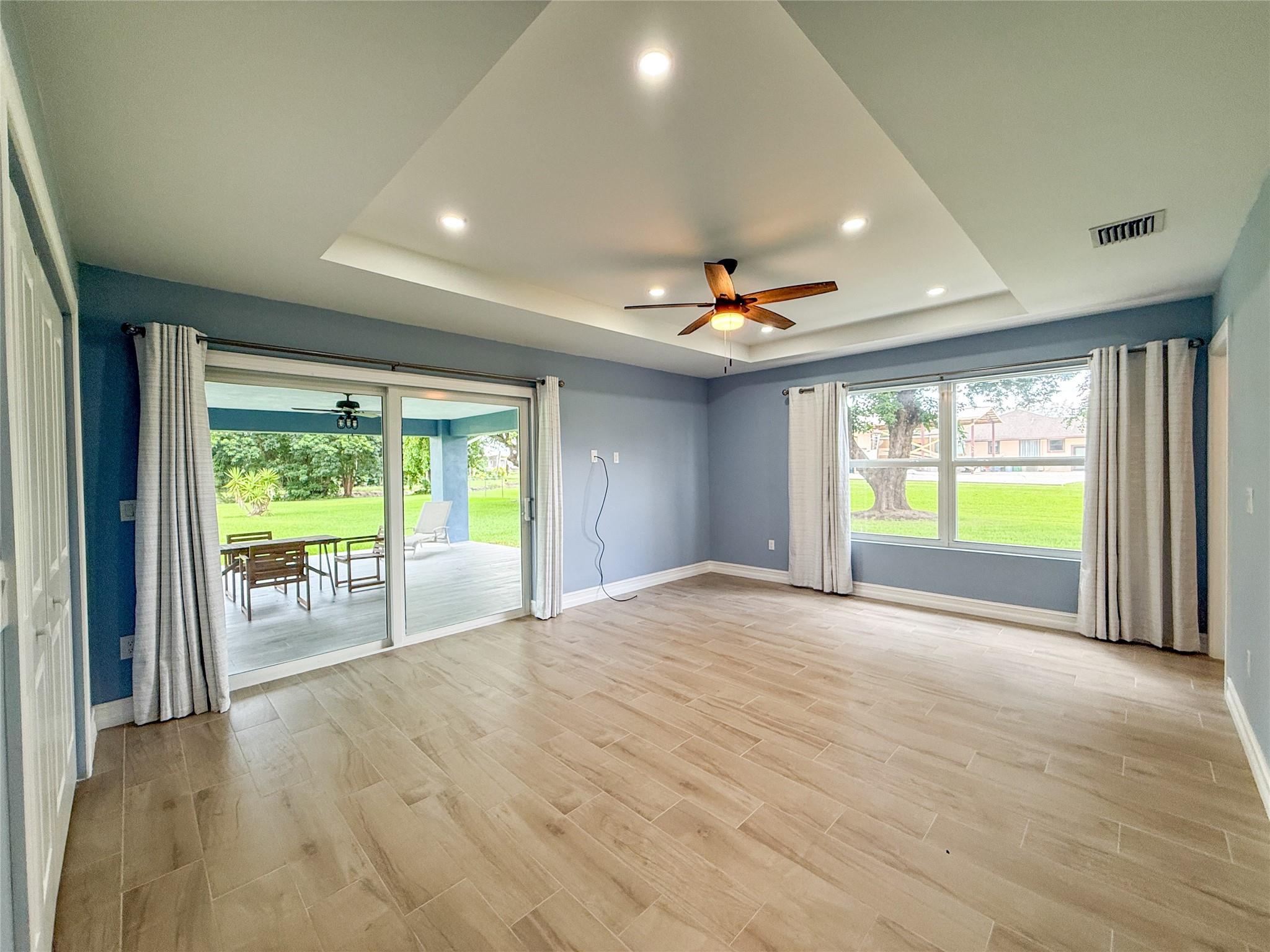 ROLLING OAKS ESTATES - Residential Lease