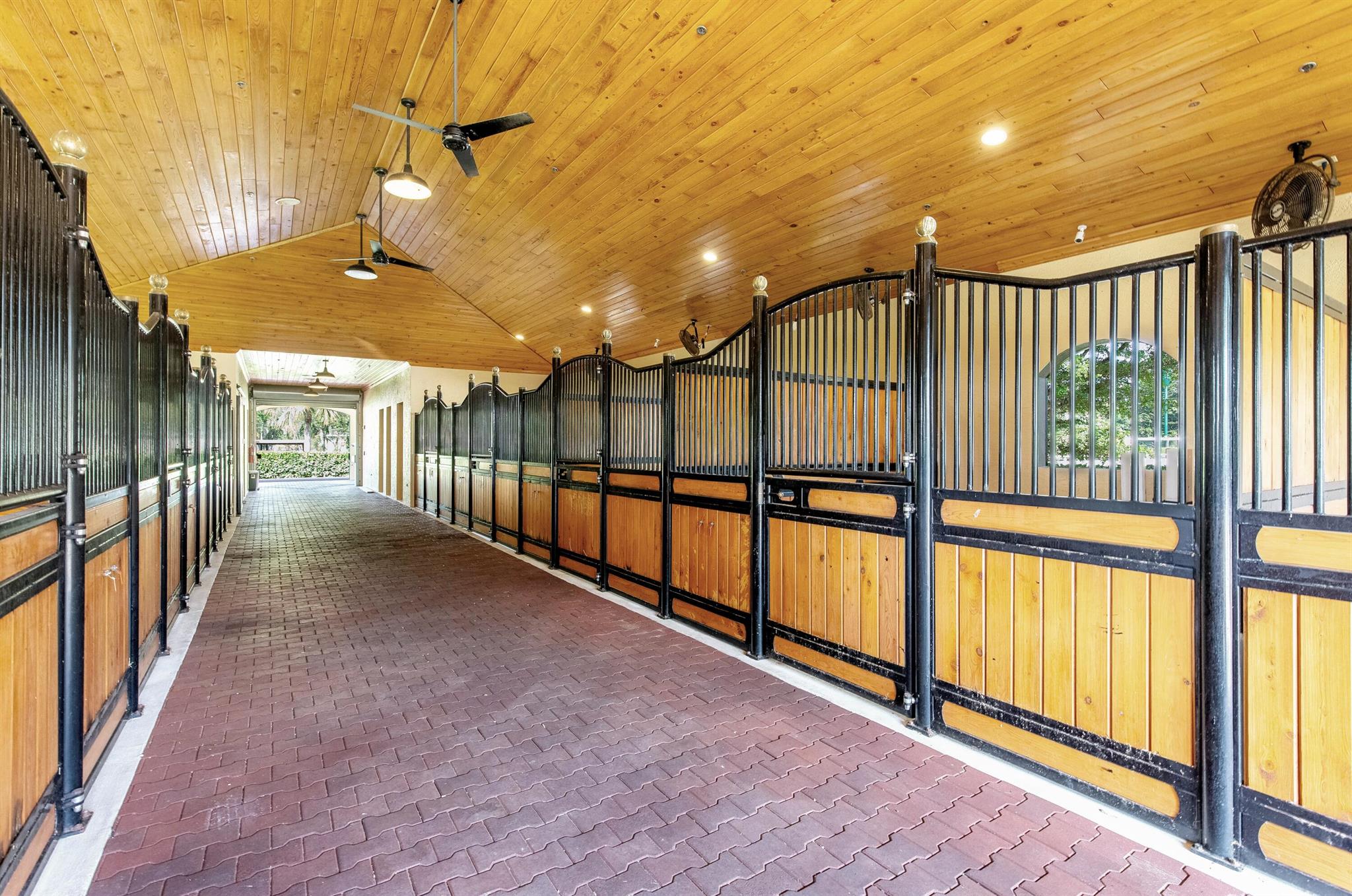 PADDOCK PARK 2 OF WELLING - Residential Lease