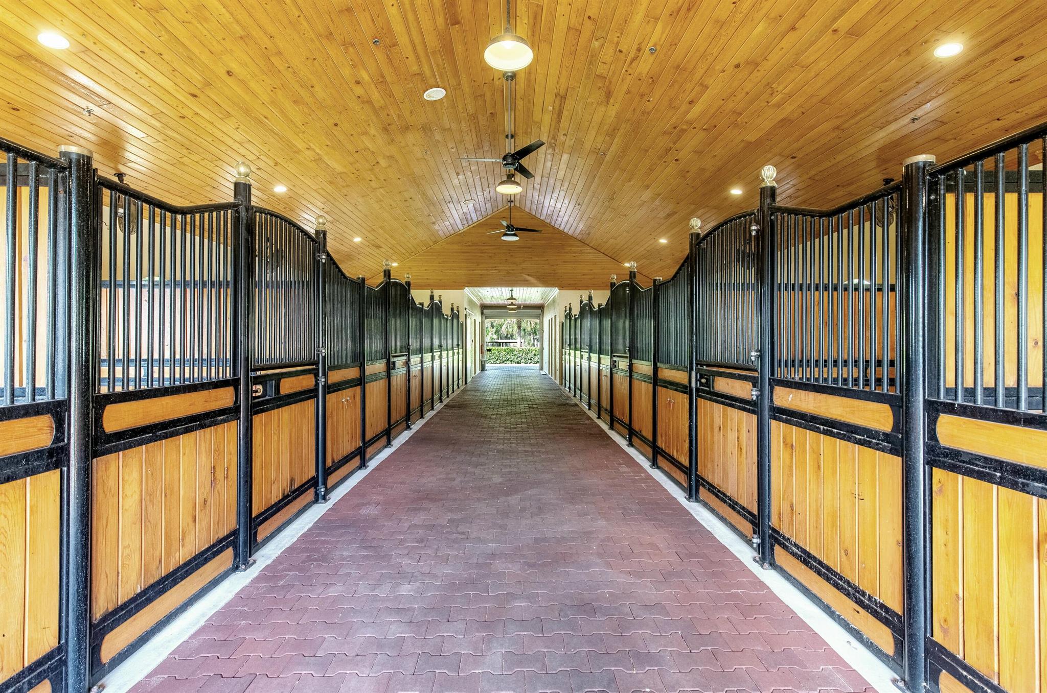 PADDOCK PARK 2 OF WELLING - Residential Lease