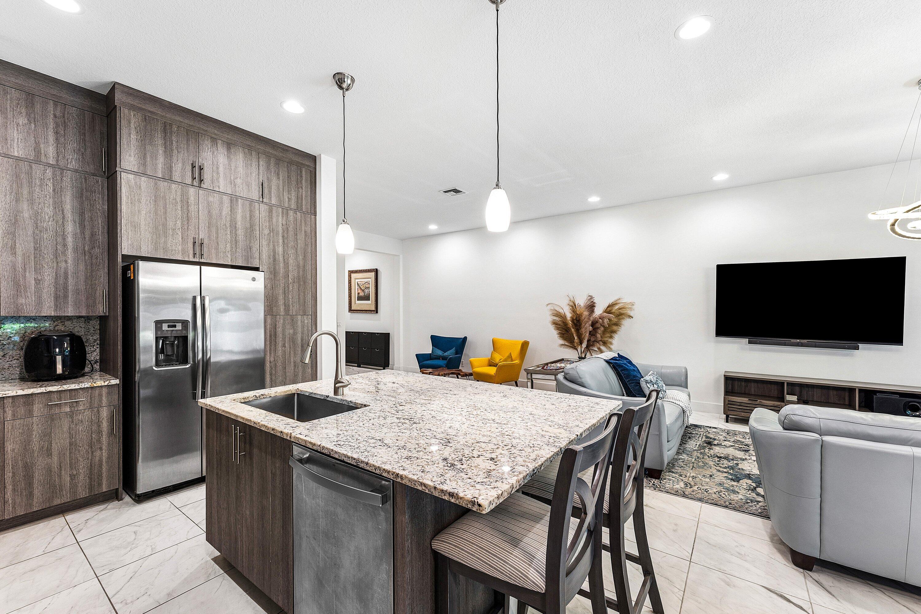 POINTE MIDTOWN - Residential