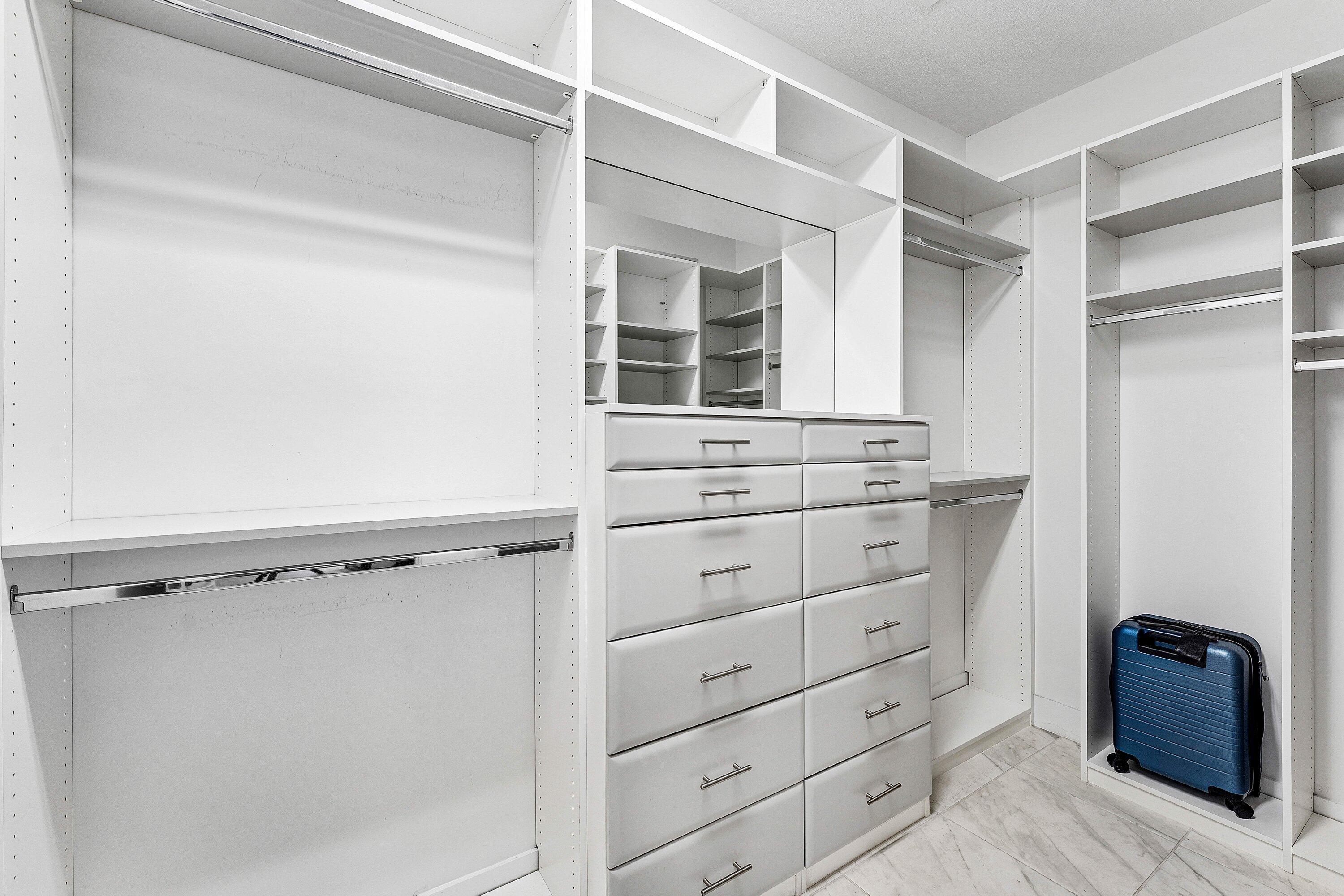 POINTE MIDTOWN - Residential
