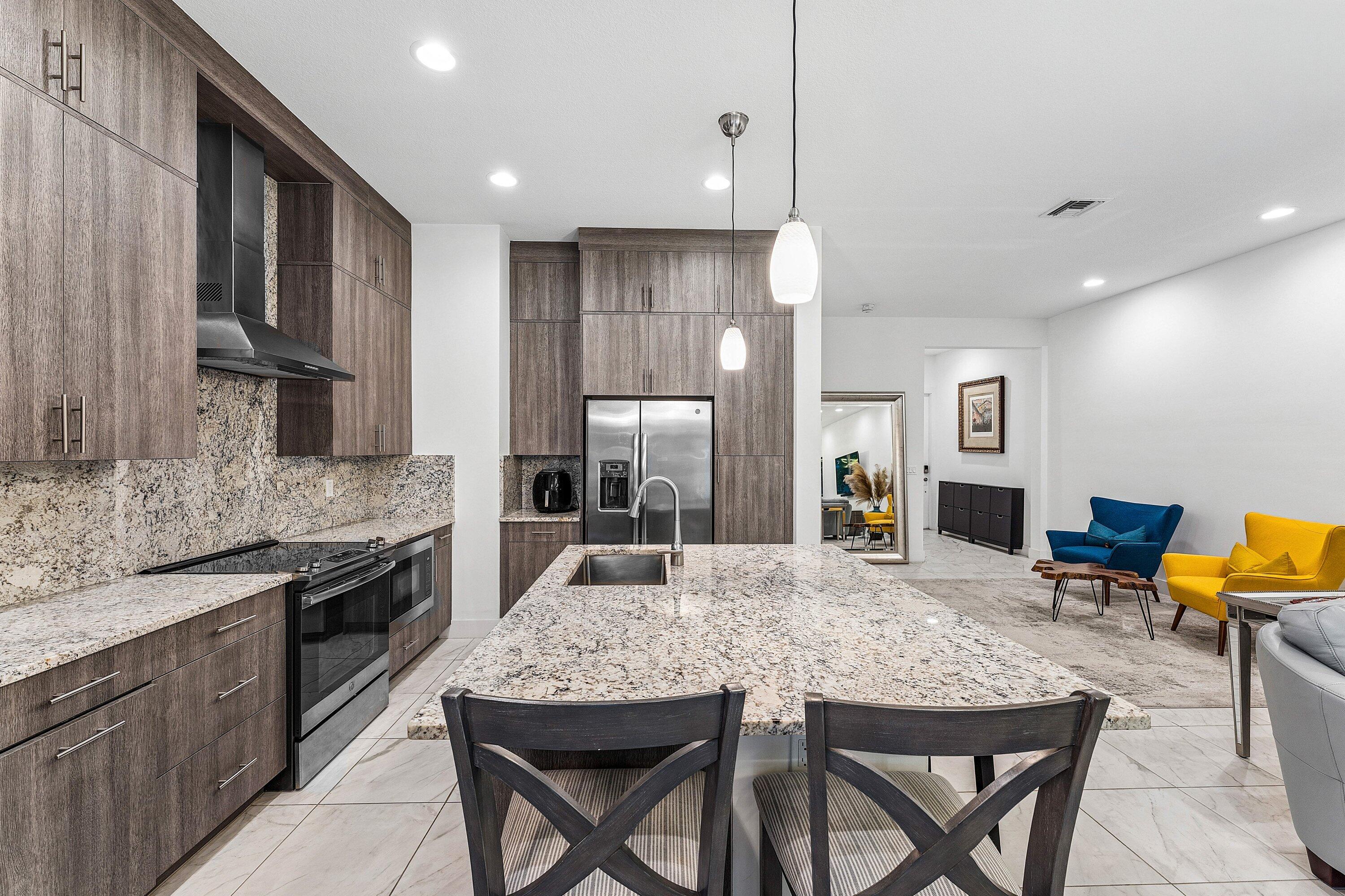 POINTE MIDTOWN - Residential