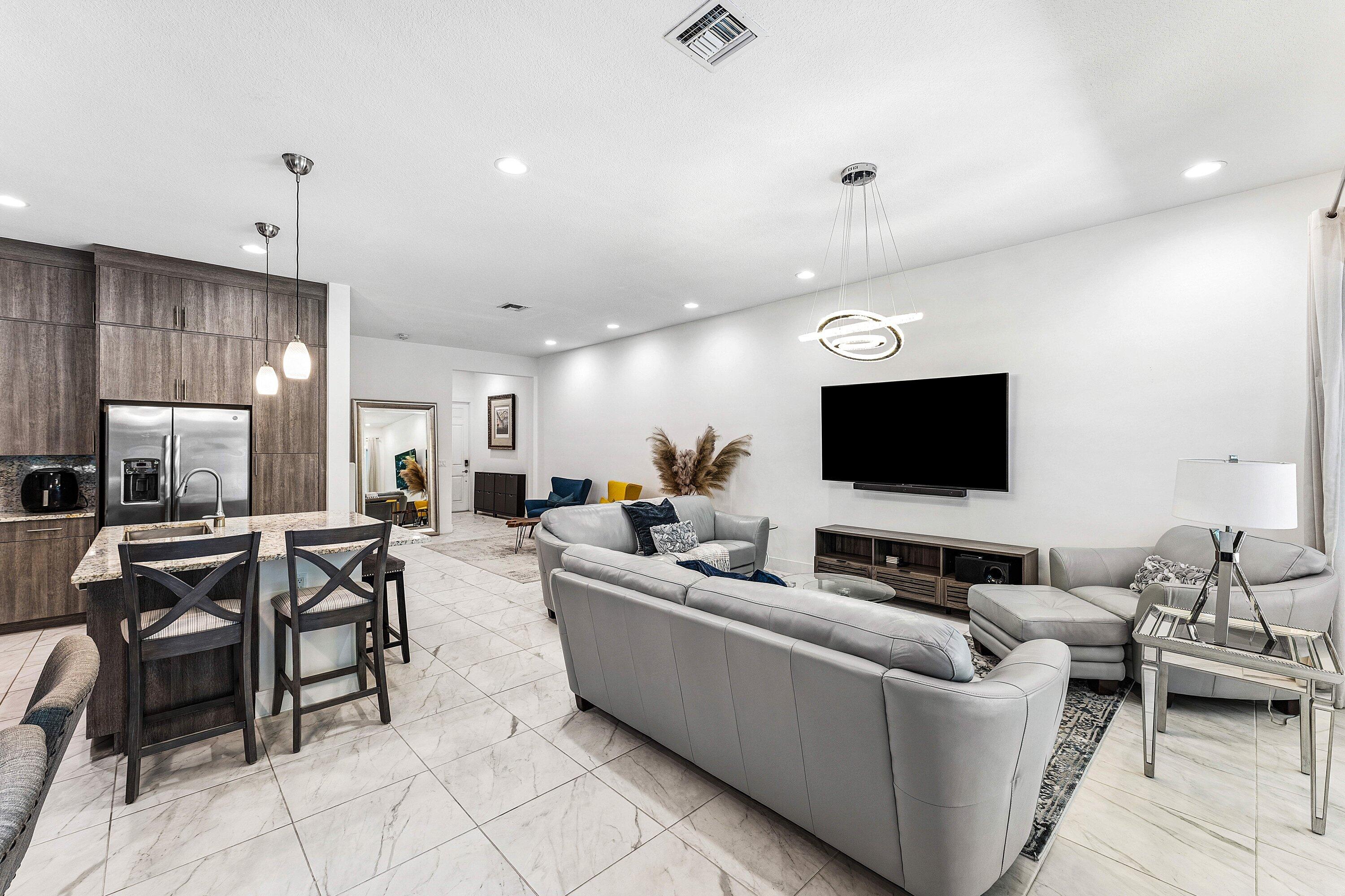 POINTE MIDTOWN - Residential