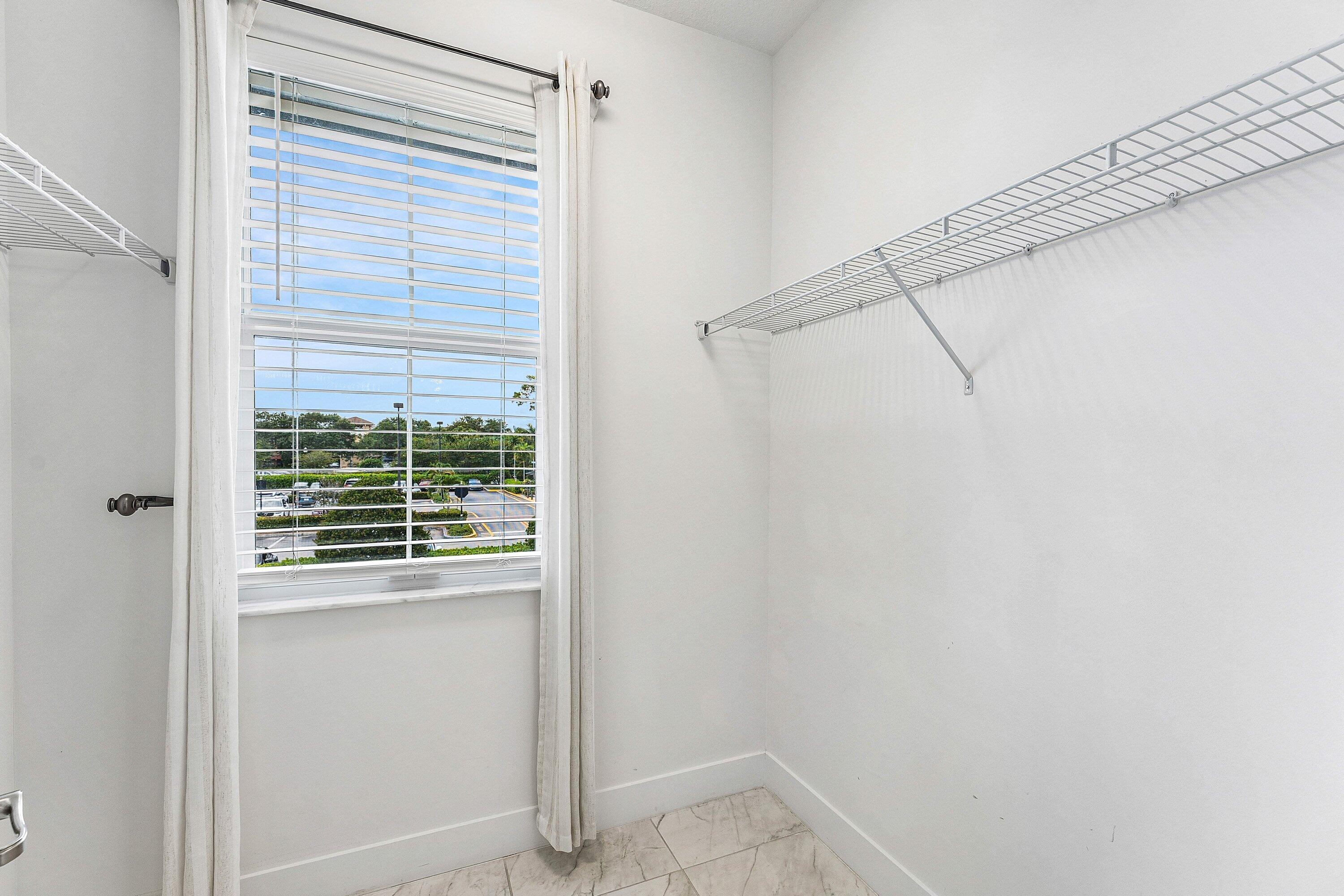POINTE MIDTOWN - Residential